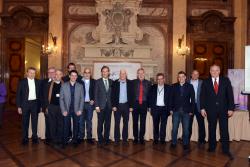 Die Schweizer Gewinner des Europäischen Solarpreises zusammen mit Vertretern der Jury.