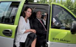 Ségolène Royal a proposé d’équiper l’ensemble des taxis et des autobus parisiens de moteurs électriques. (Source: http://www.lepoint.fr, 9-4-2015)